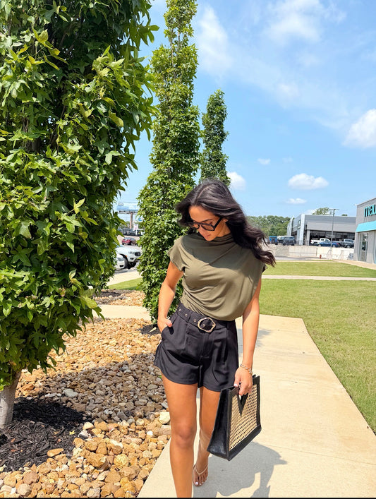 SHIRRING PLEATED MOCK NECK KNIT TOP