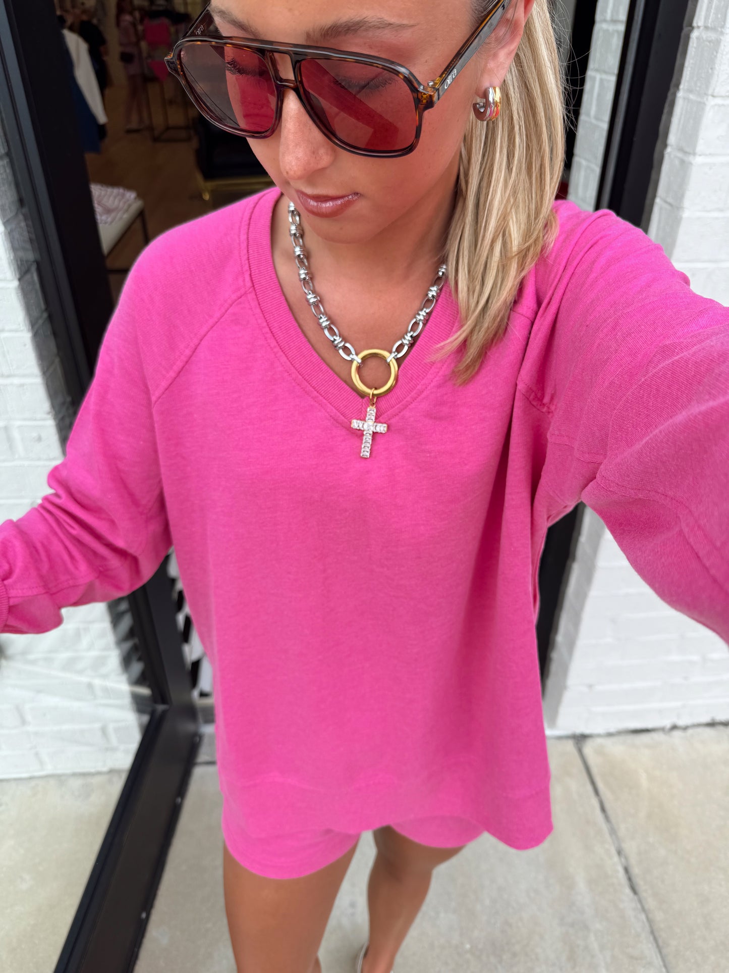 WEEKENDER VNECK