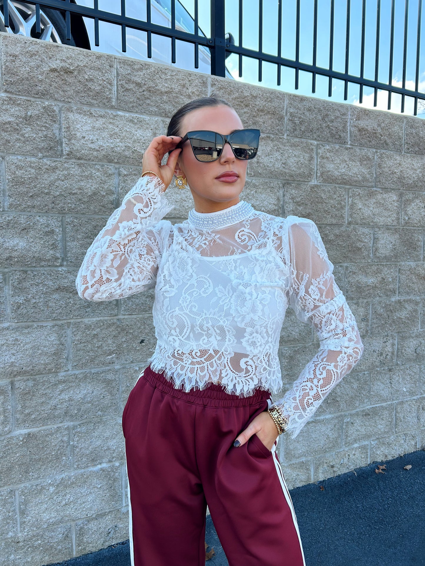 LACE COLLAR TOP