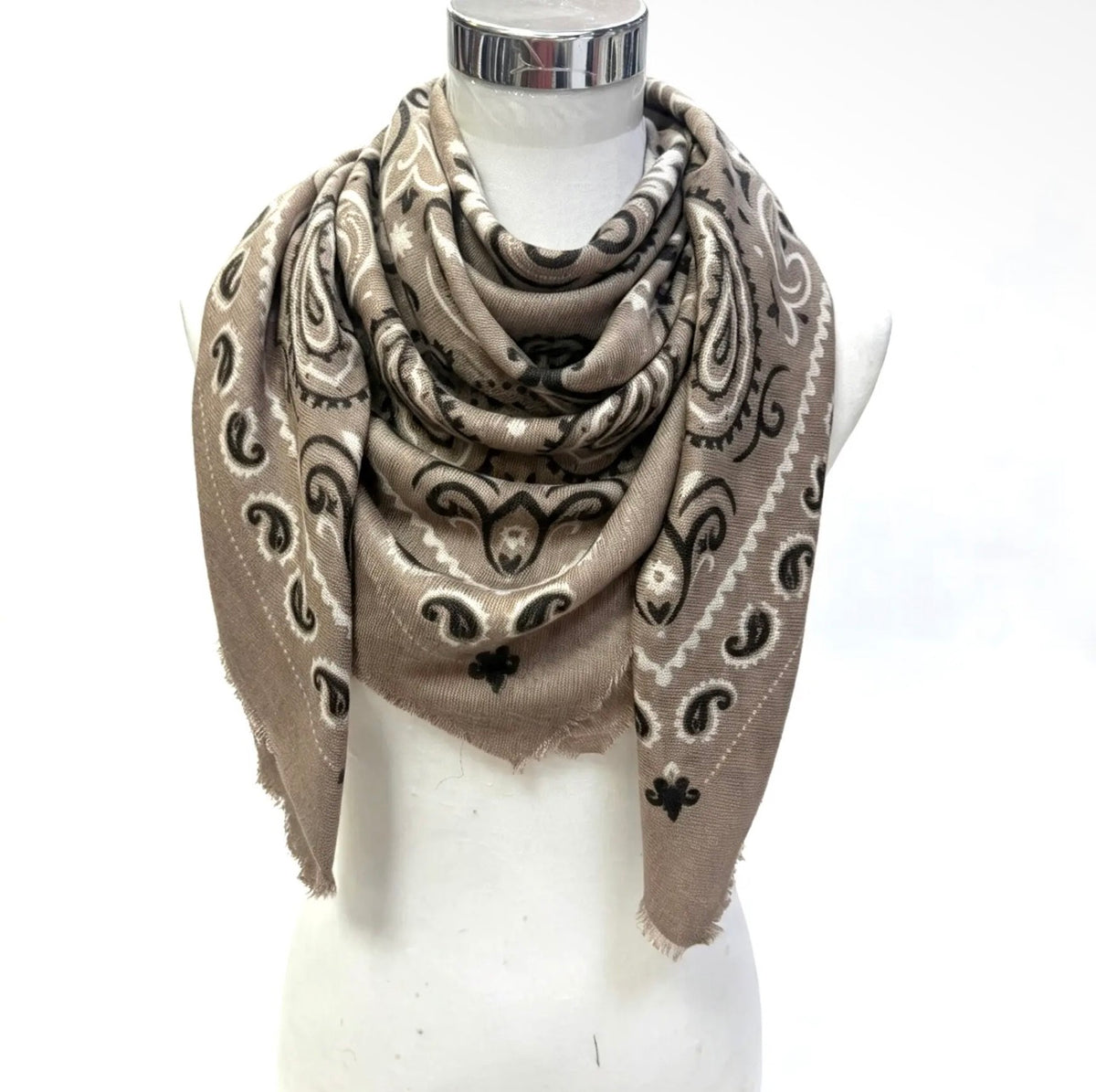 K21 LARGE WOOLEN SQUARE BANDANA