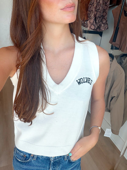 KNIT V-NECK WOLVES EMBROIDERED
