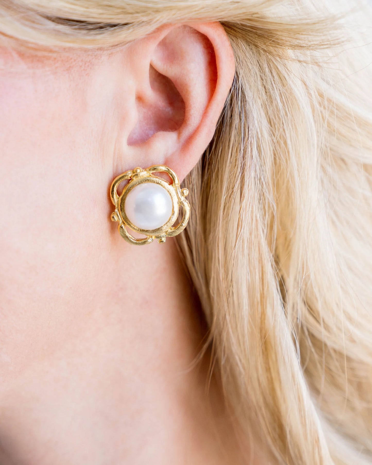 GOLD WITH PEARL PIERCED EARRING