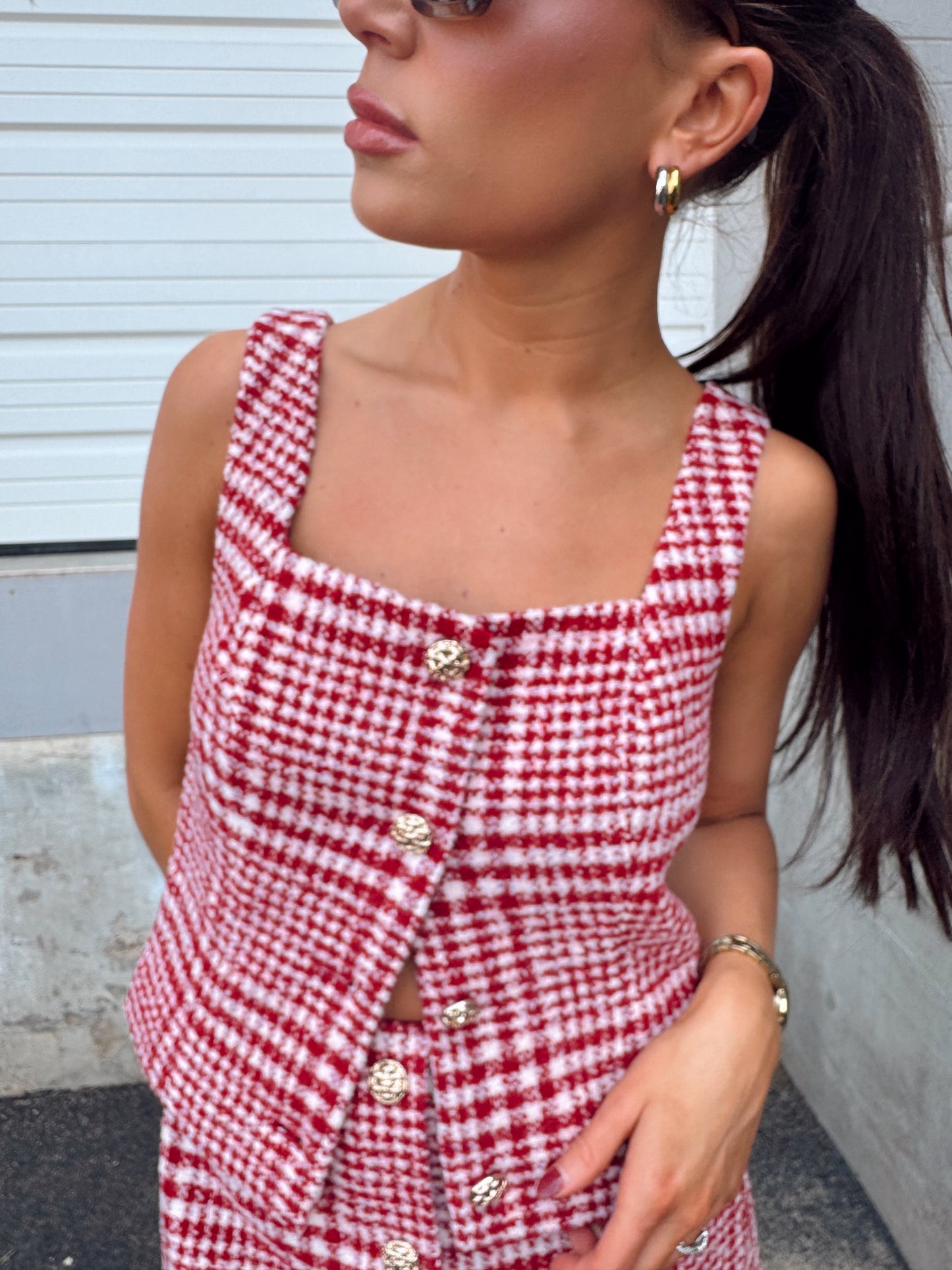 SQUARE NECK SLEEVELESS TOP