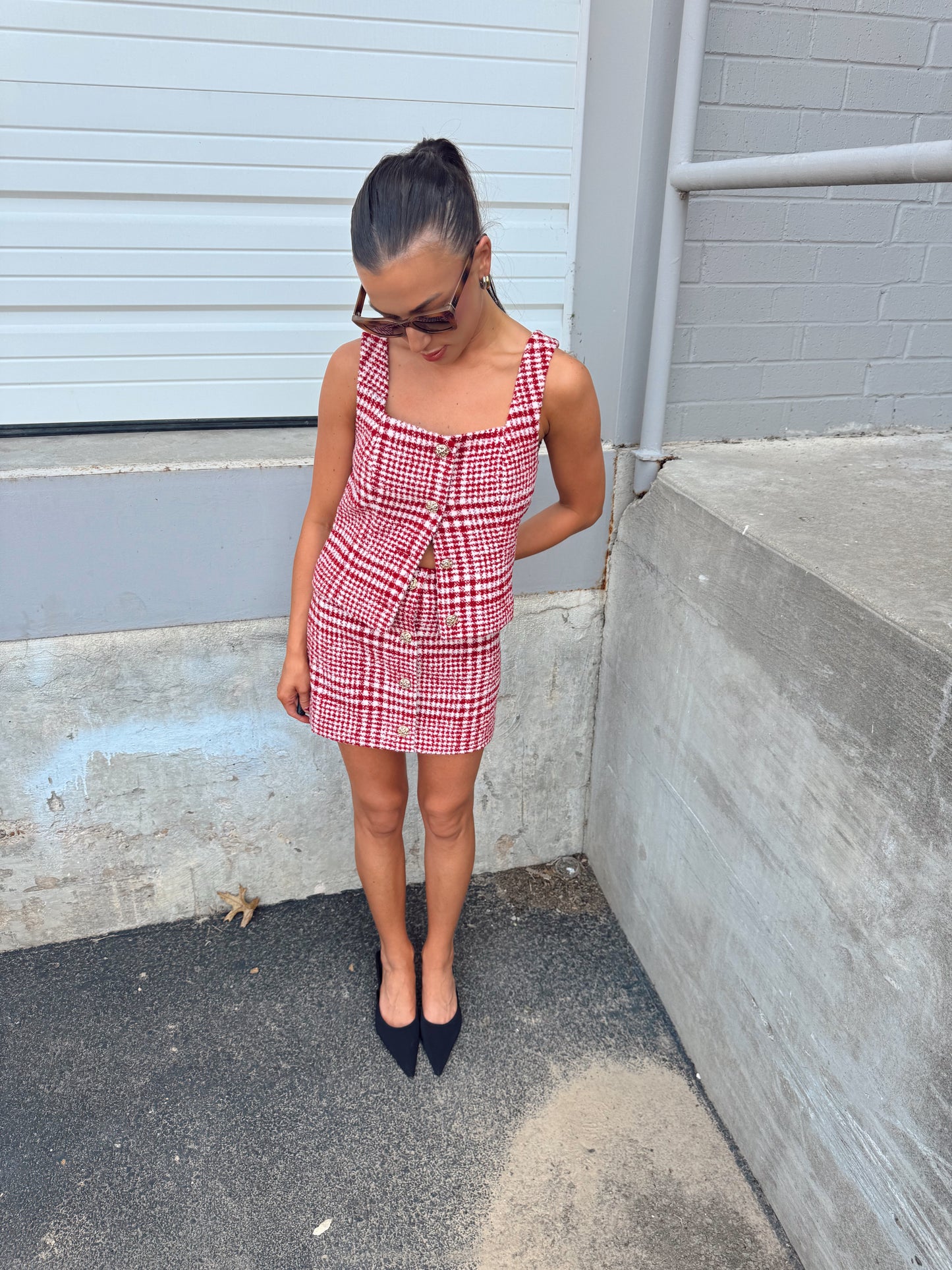 SQUARE NECK SLEEVELESS TOP