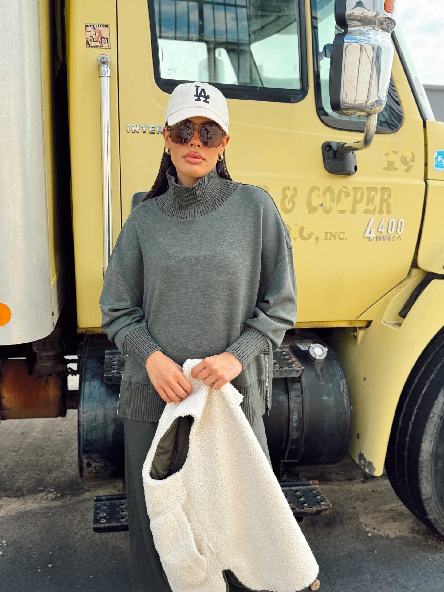 BARKER HIGH NECK SWEAT