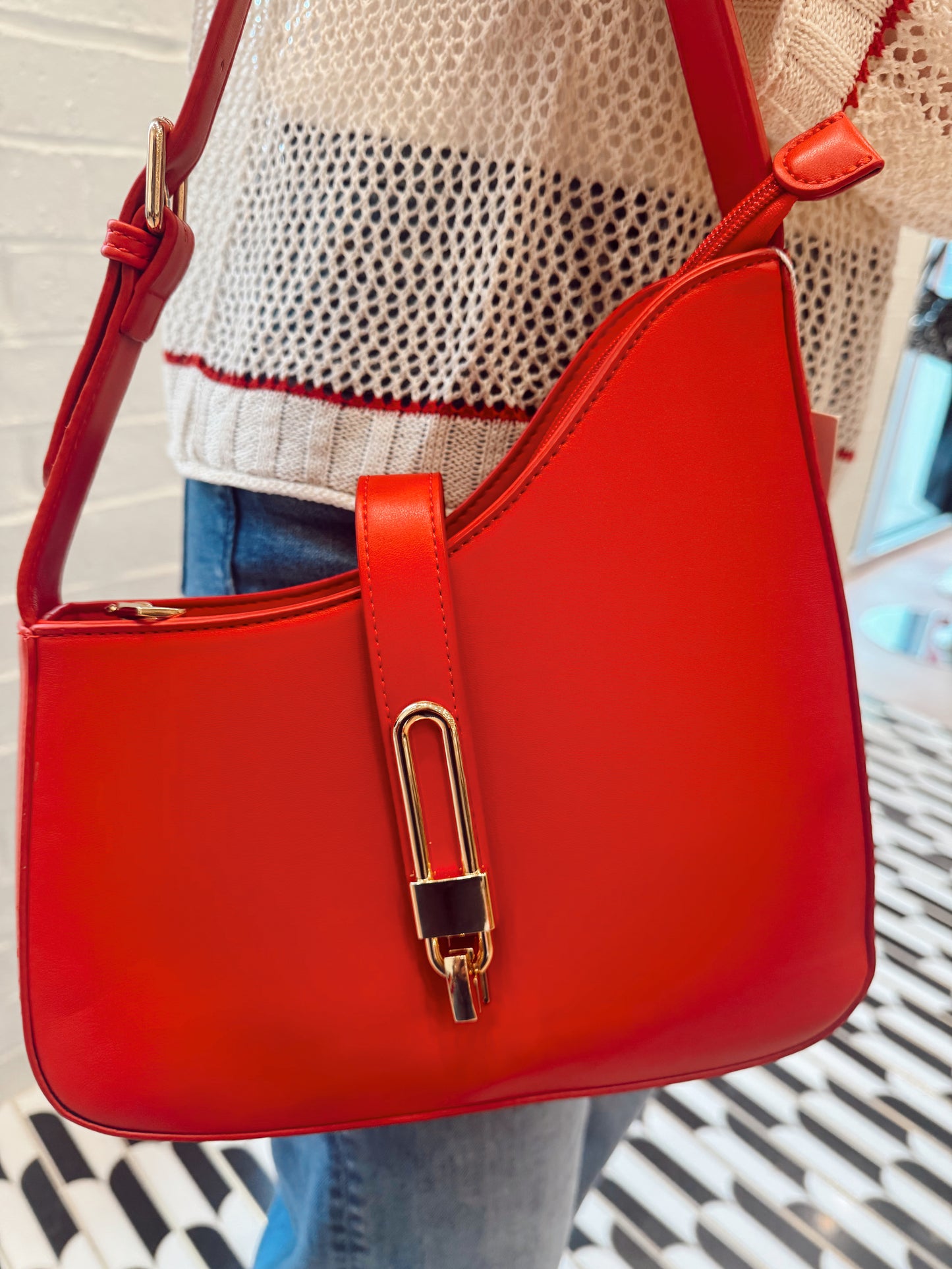 RED LOCK SHOULDER BAG