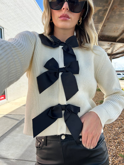 CONTRAST ROUND NECK BOW SWEATER