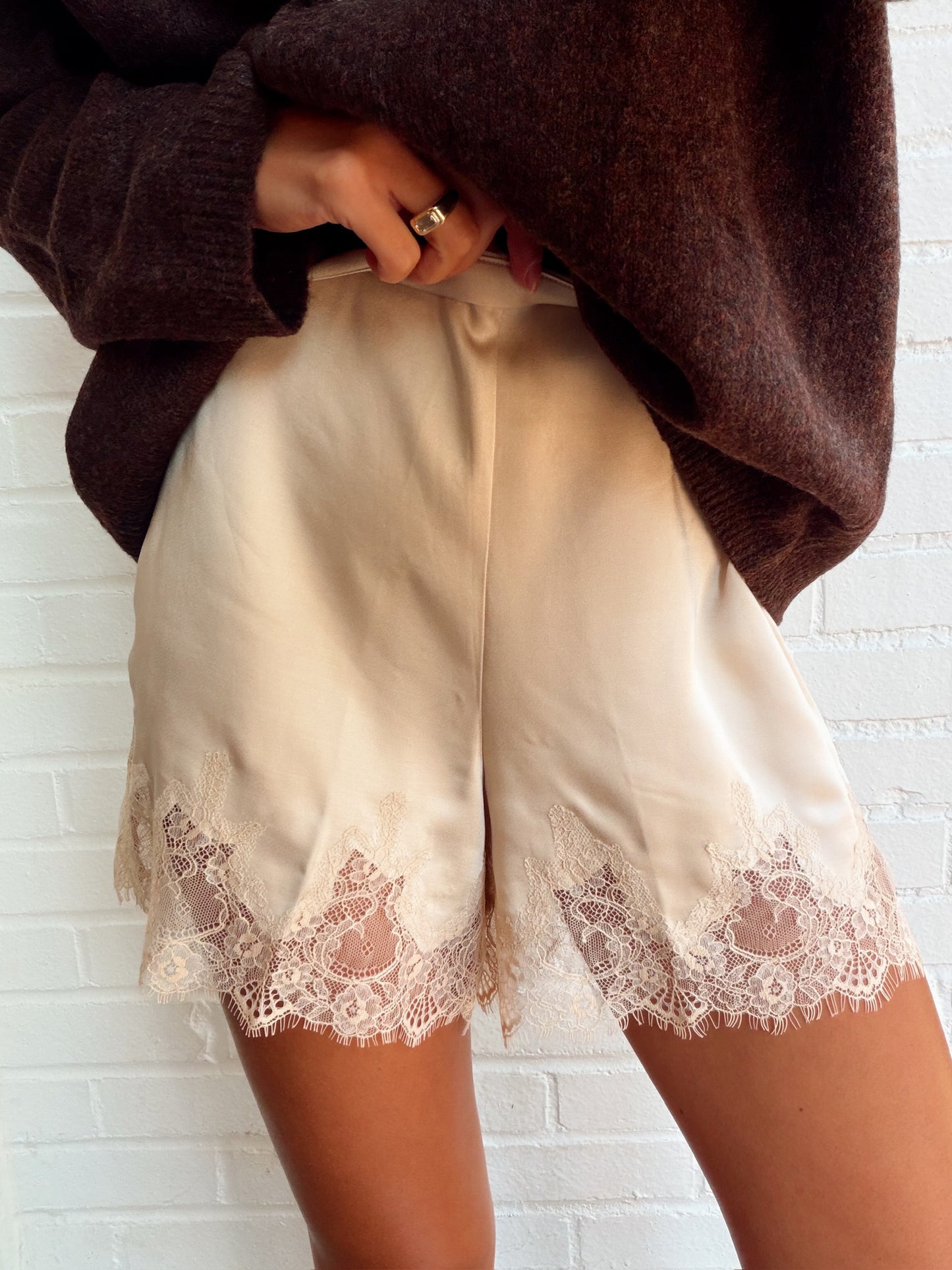 ENNIS SATIN LACE PULL ON SHORTS