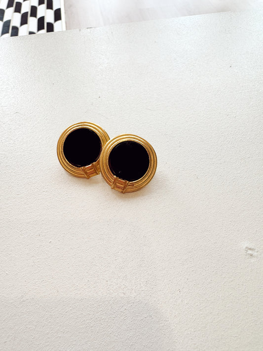 GOLD ROUND W/ BLACK EARRINGS