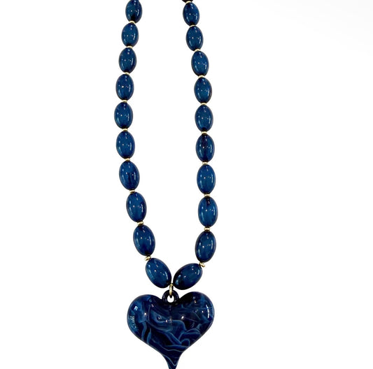 ROXIE BEADED NECKLACE WITH HEART CHARM