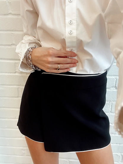 CONTRAST POINTED SKORT