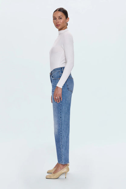 LEXI MID RISE BOWED STRAIGHT