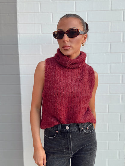 COLETTE SLEEVELESS TURTLE NECK