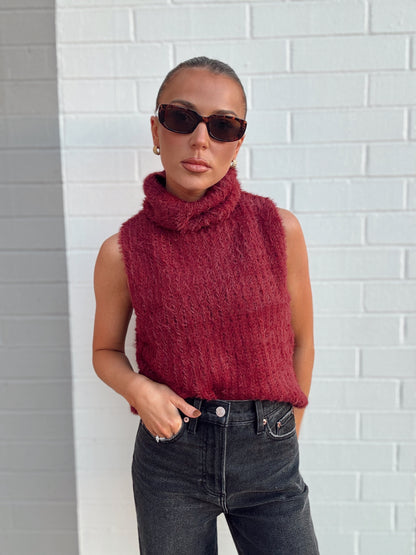 COLETTE SLEEVELESS TURTLE NECK