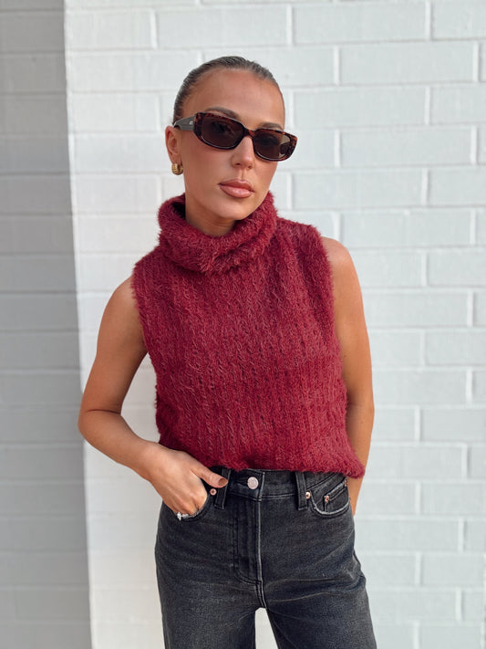 COLETTE SLEEVELESS TURTLE NECK