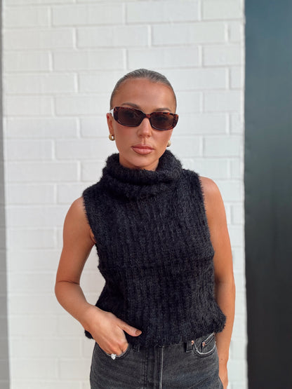 COLETTE SLEEVELESS TURTLE NECK