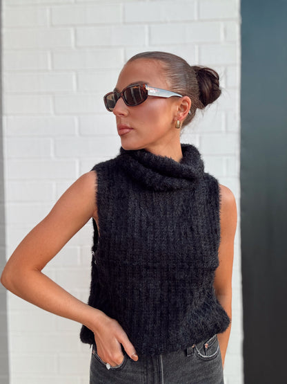 COLETTE SLEEVELESS TURTLE NECK