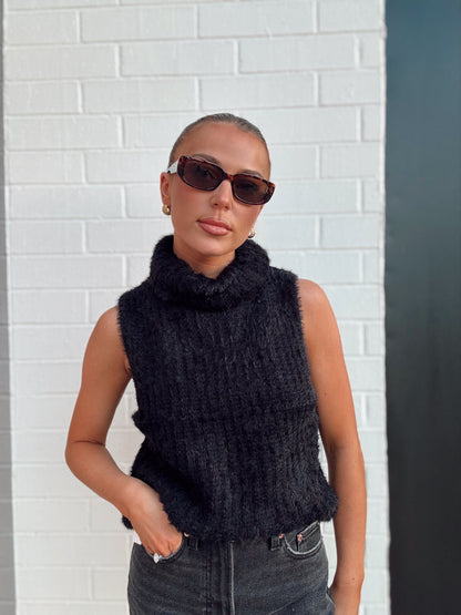 COLETTE SLEEVELESS TURTLE NECK