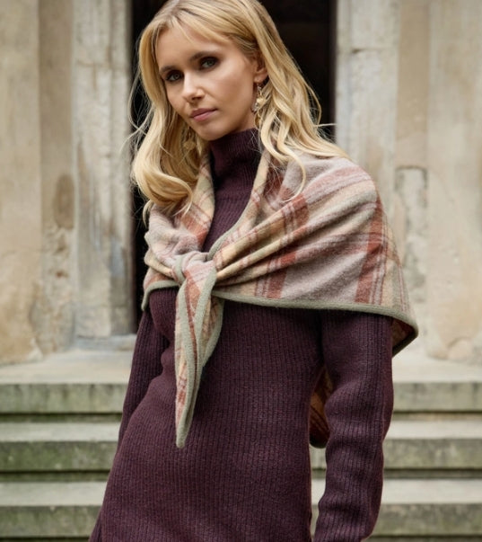 WOOL TRIANGLE SCARF