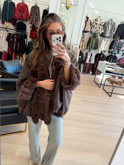 LUXE FAUX FUR TRIM CAPE